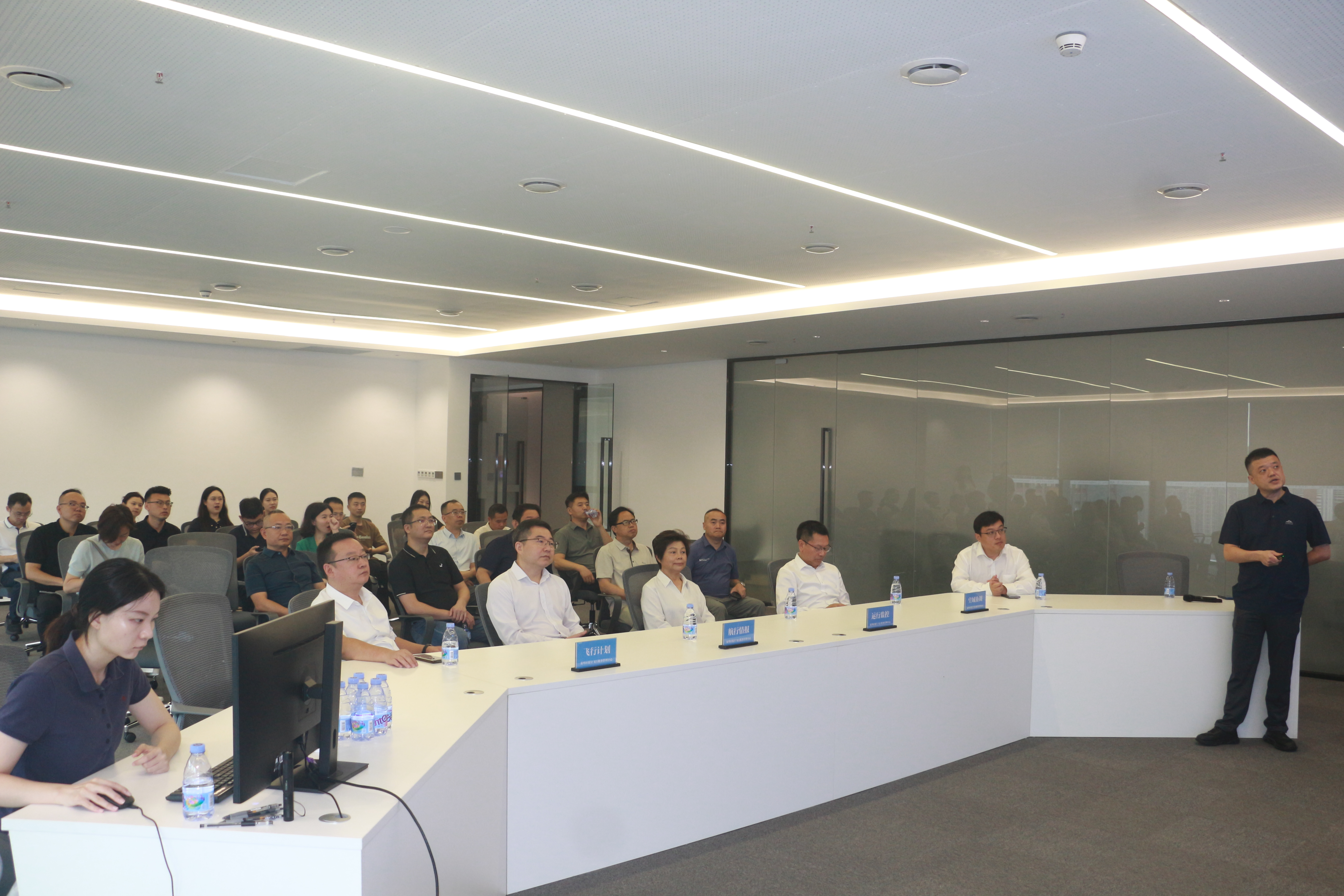 民盟贵州省委会主委、贵州省政协副主席冉霞一行到访南航深圳研究院